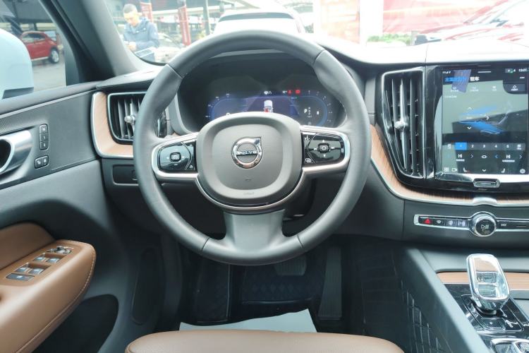 Used Volvo XC60 2024 B5 4x4 Smart Luxury Edition