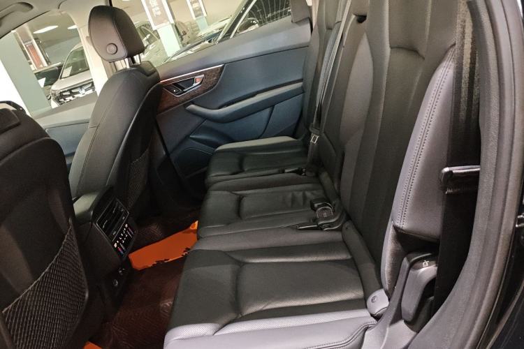 Used Audi Q7 2022 55 TFSI quattro S line Sport model
