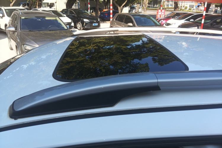 Used Venucia T70X 2015 2.0L CVT SmartFun Sport Edition
