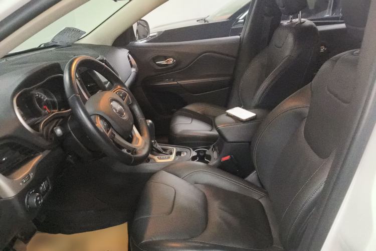 Used  Cherokee 2017 2.0L Superior Edition