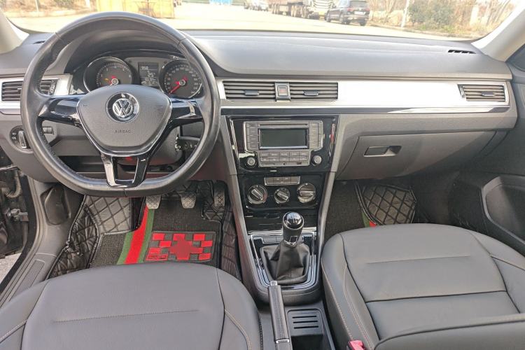 Used Volkswagen Bora 2016 1.6L manual Comfort trim level
