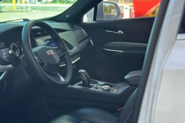 Used Cadillac XT4 2018 28T Two-Wheel Drive Leading Version
