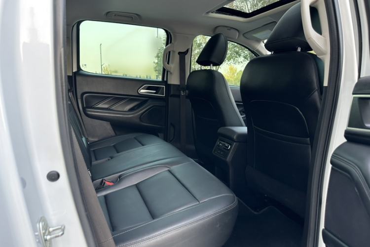 Used Great Wall Poer 2024 2.4T Passenger Version Automatic Diesel 4x4 Comfort Trim
