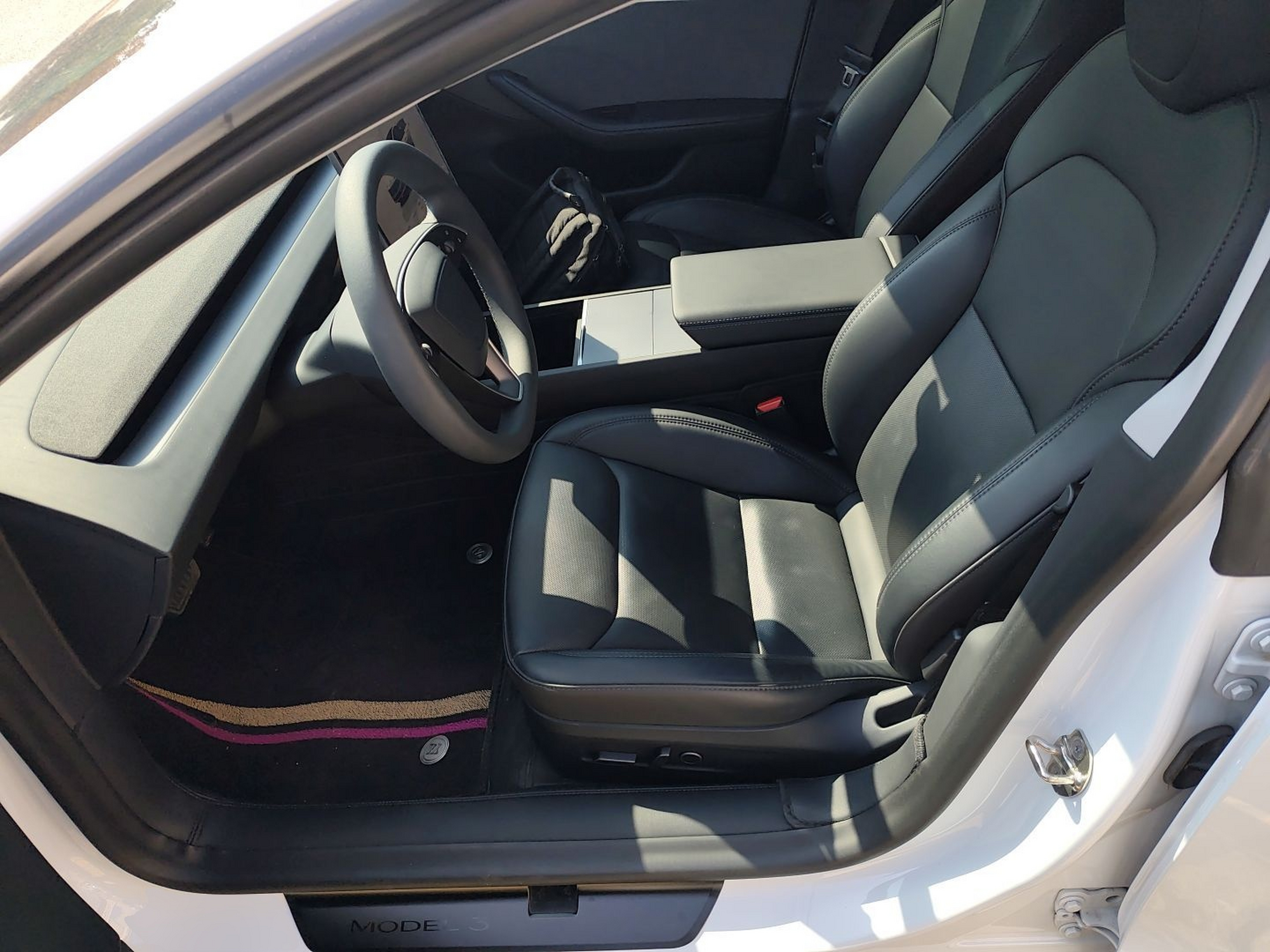 Переднее сиденье в автомобиле