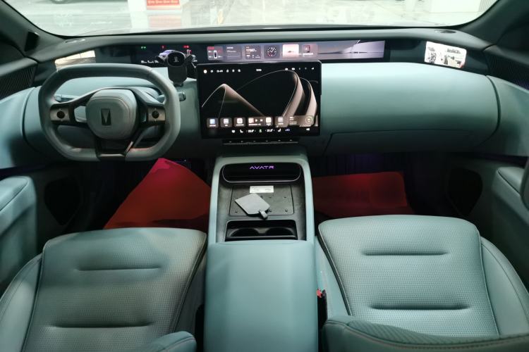 Used  12 2023 700 Three-Laser Rear-Wheel Drive Luxury Edition