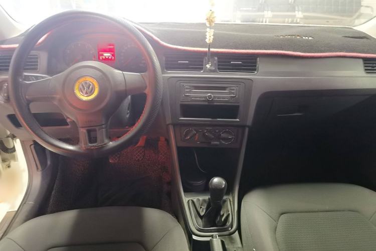 Used Volkswagen Santana 2015 1.4L Manual Fashion Edition
