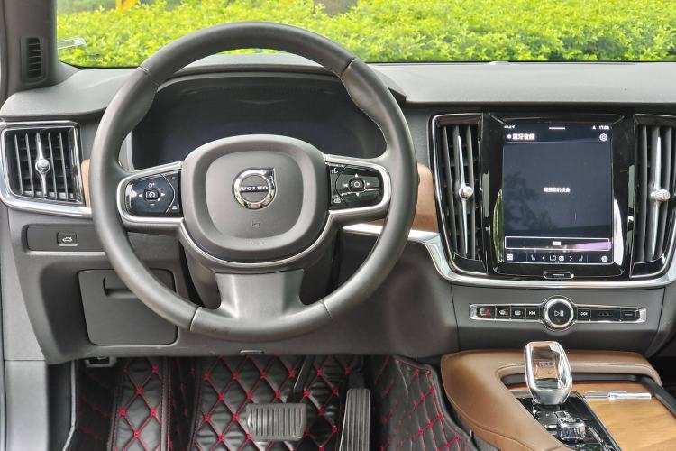 Used Volvo S90 2023 B5 Zhiyi Luxury Edition
