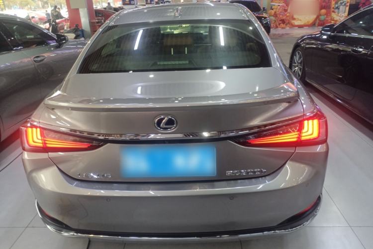 Used Lexus ES 2020 300h Premier Edition
