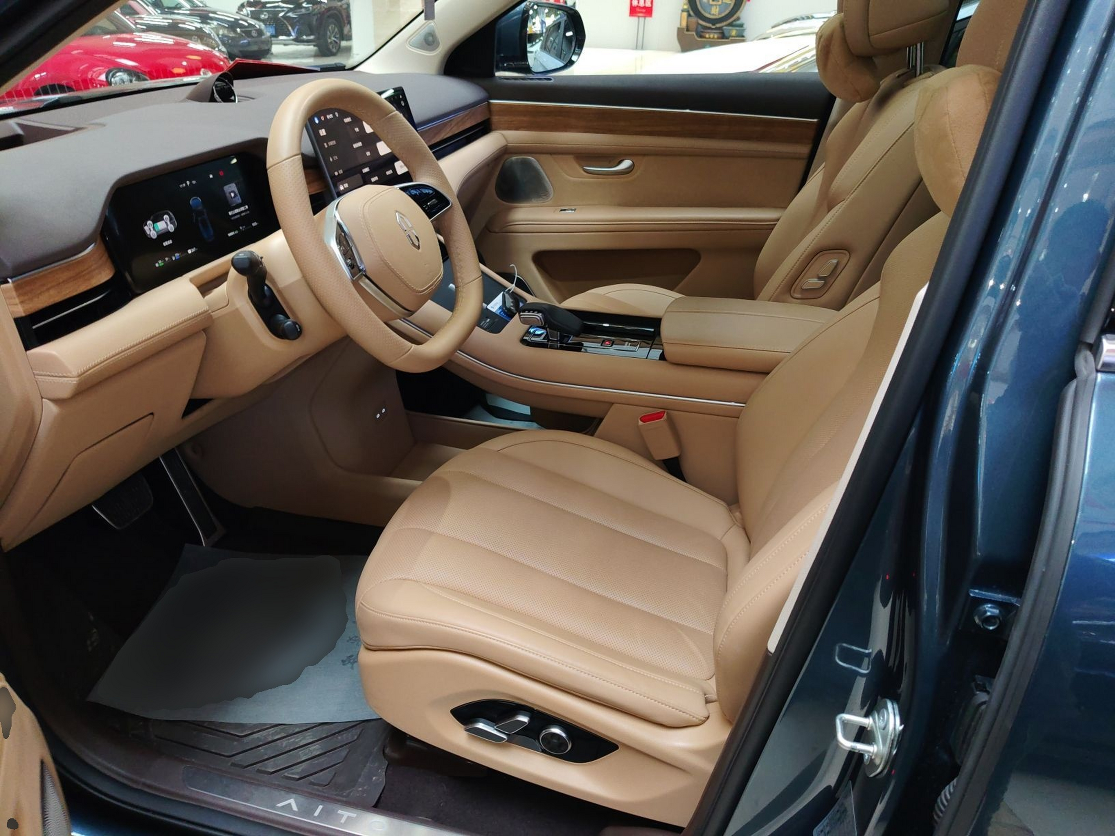 Переднее сиденье в автомобиле