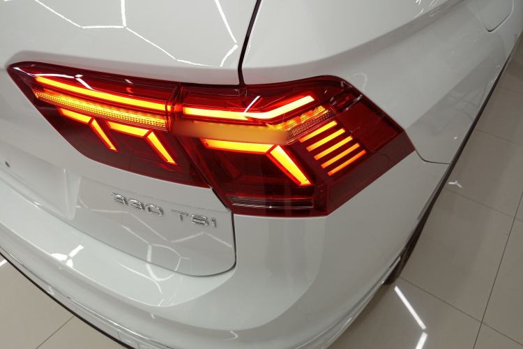 Used Volkswagen Tiguan L 2023 Restyled 330TSI Automatic Two-Wheel Drive R-Line Enhanced Comfort Version
