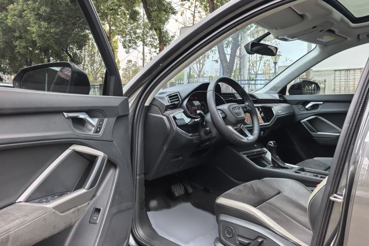 Used Audi Q3 2019 35 TFSI Advanced Dynamic Edition
