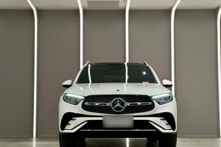 Used Mercedes-Benz GLC 2023 Facelift GLC 260 L 4MATIC Luxury Version 5 Seats
