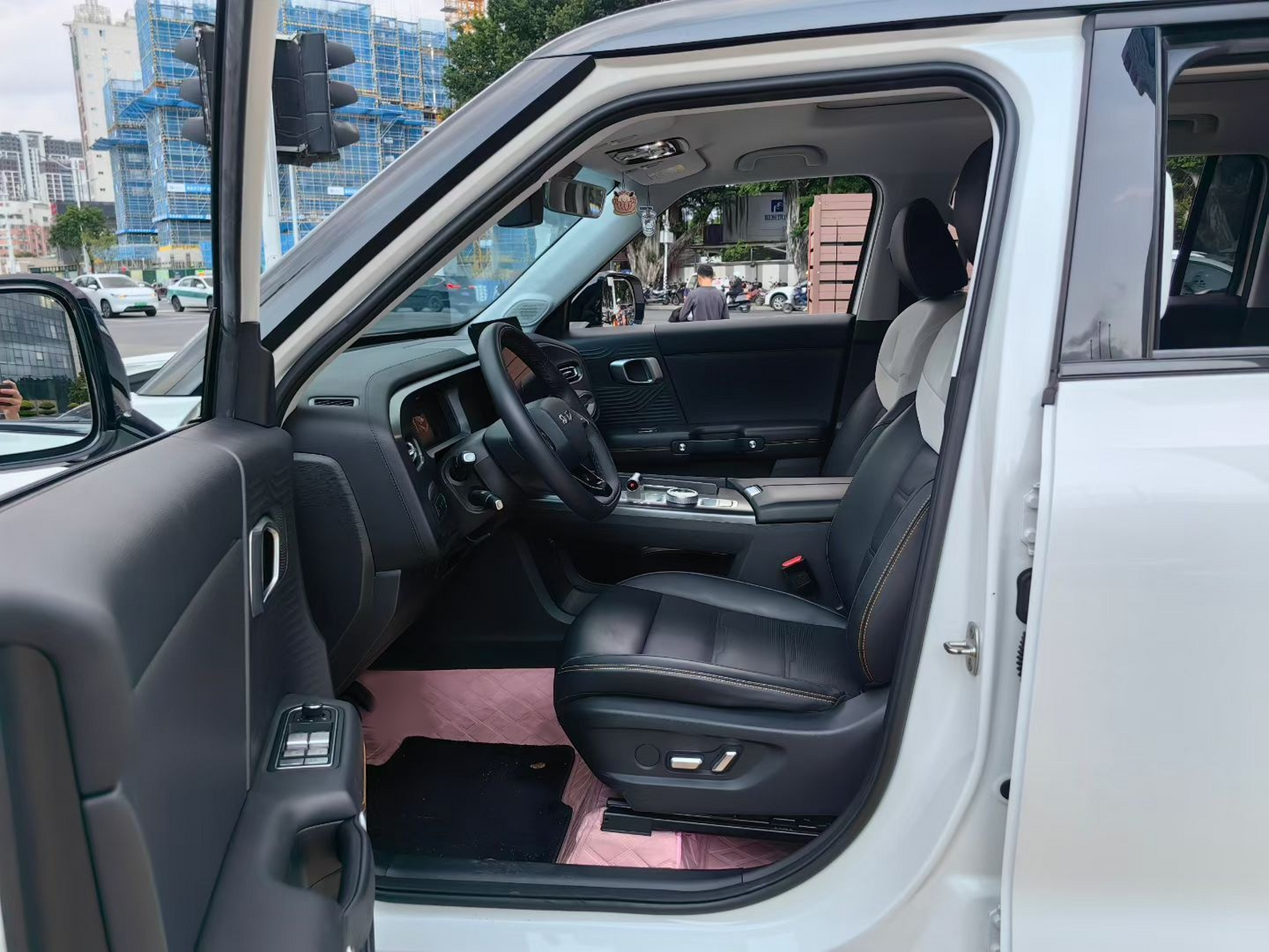 Переднее сиденье в автомобиле