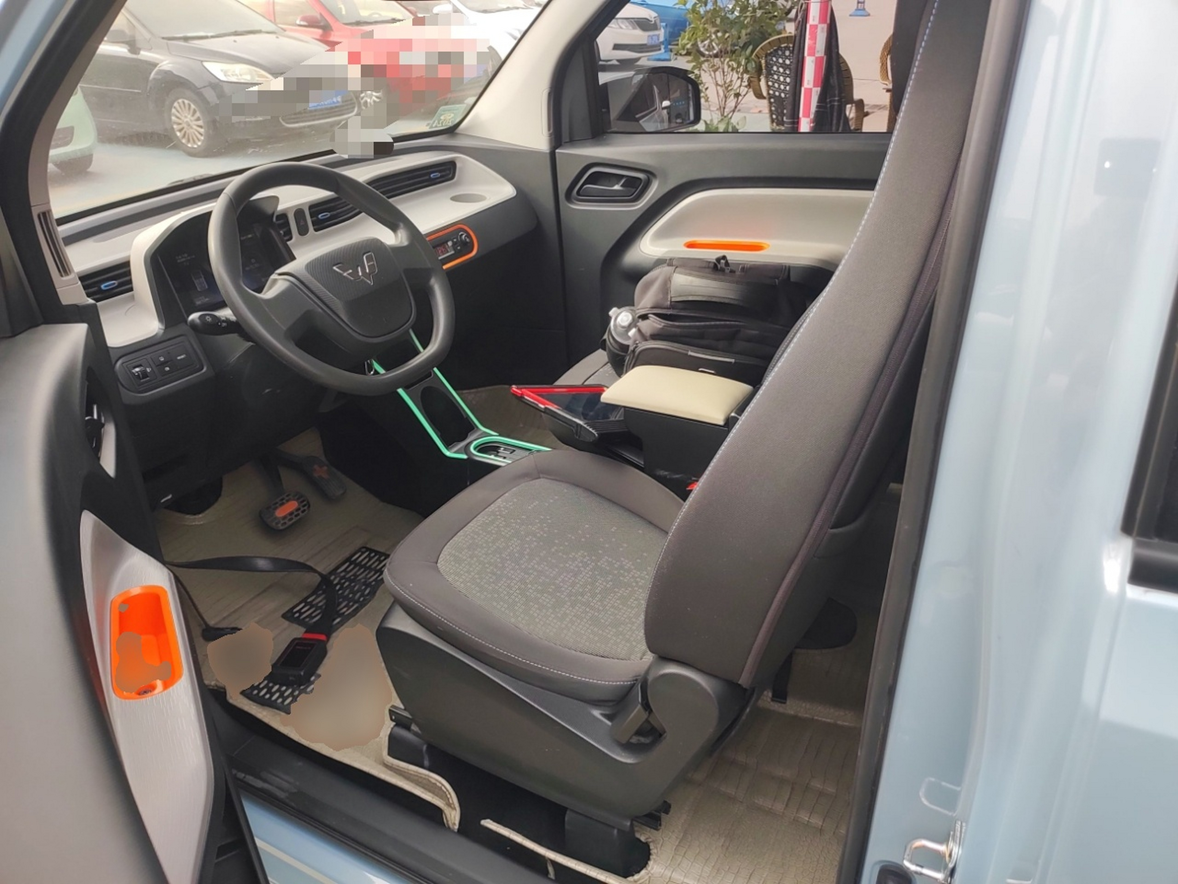 Переднее сиденье в автомобиле