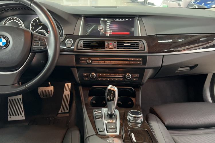 Used BMW 5 Series 2014 535Li Leading Model
