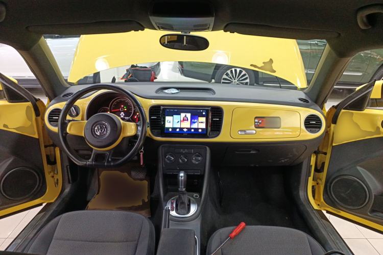 Used Volkswagen Beetle 2015 180TSI model
