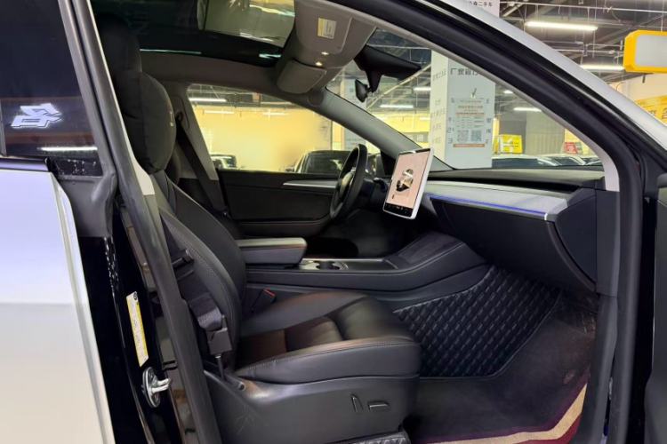 Used Tesla Model Y 2023 Rear-Wheel-Drive Version
