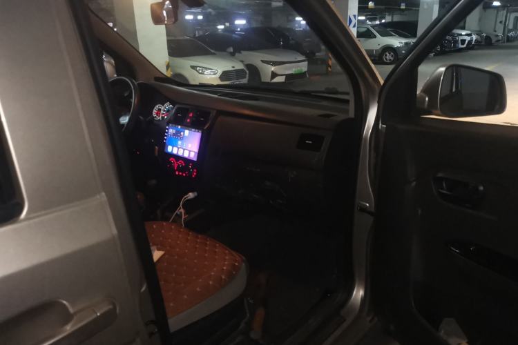 Used Wuling Rongguang V 2016 1.5L Standard Version
