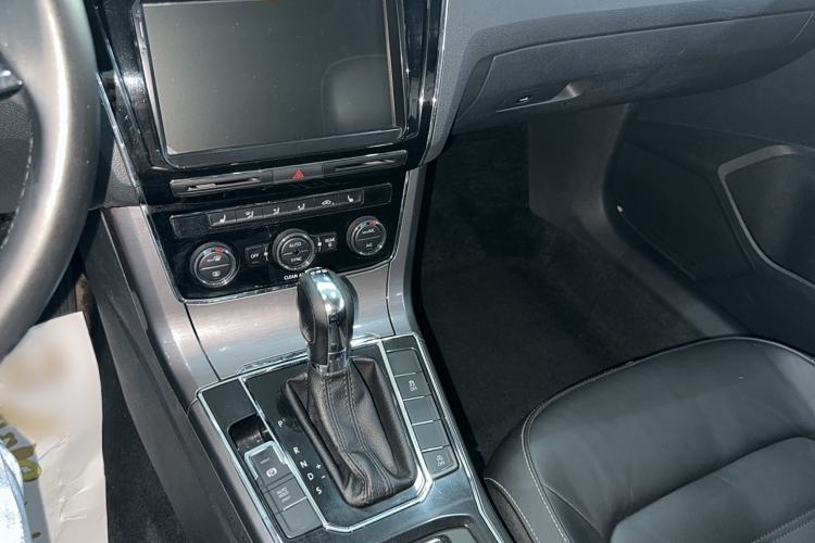 Used Volkswagen Passat 2016 330TSI DSG Luxury Edition
