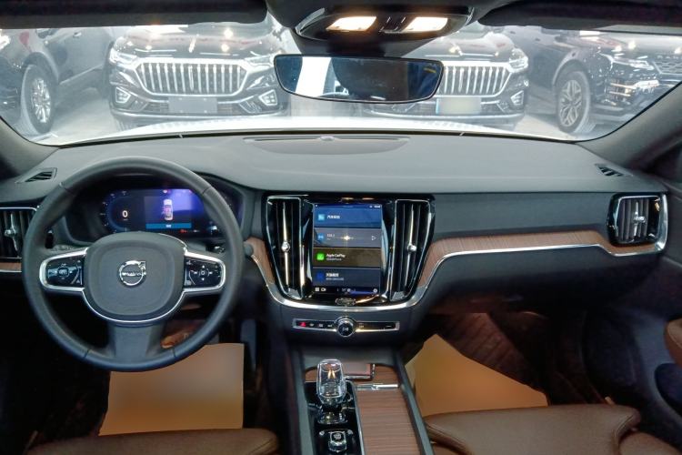 Used Volvo S60 2024 B4 Zhiyuan Luxury Edition
