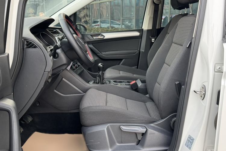 Used Volkswagen Touran 2016 Volkswagen Touran L 280TSI Manual Trend Edition