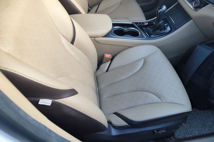 Used Baojun 730 2017 1.8L iAMT Prestige Version 7 Seats
