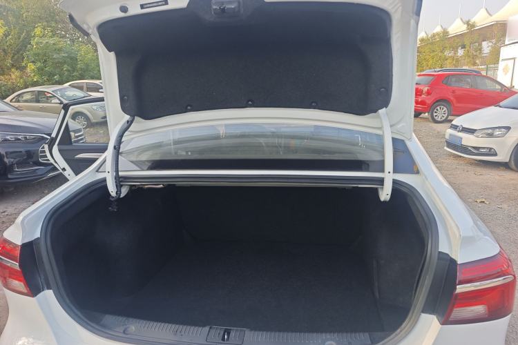 Used Roewe i6 2020 PLUS 1.6L CVT 4G Connected Glory Flagship Edition
