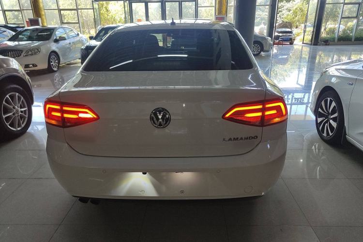 Used Volkswagen Lamando 2017 230TSI DSG Fashion Edition
