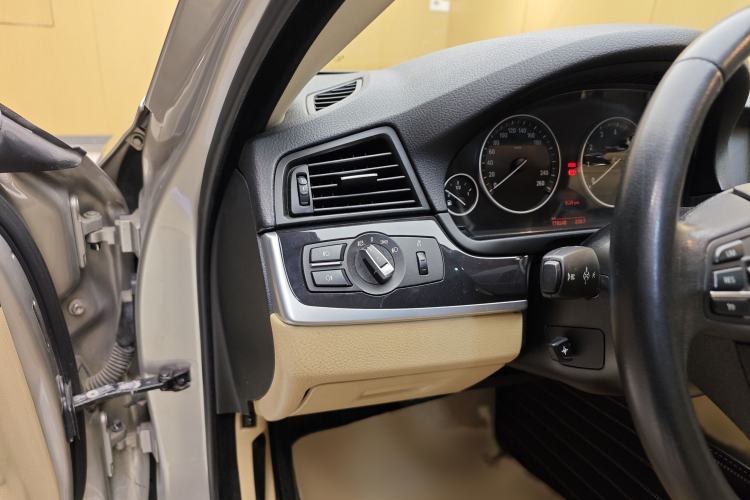 Used BMW 5 Series 2014 520Li Elegant Model
