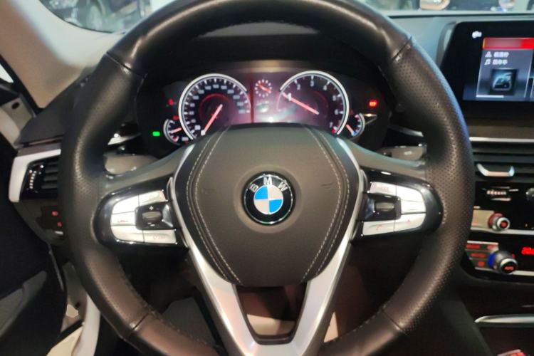 Used BMW 5 Series 2018 525Li Luxury Package
