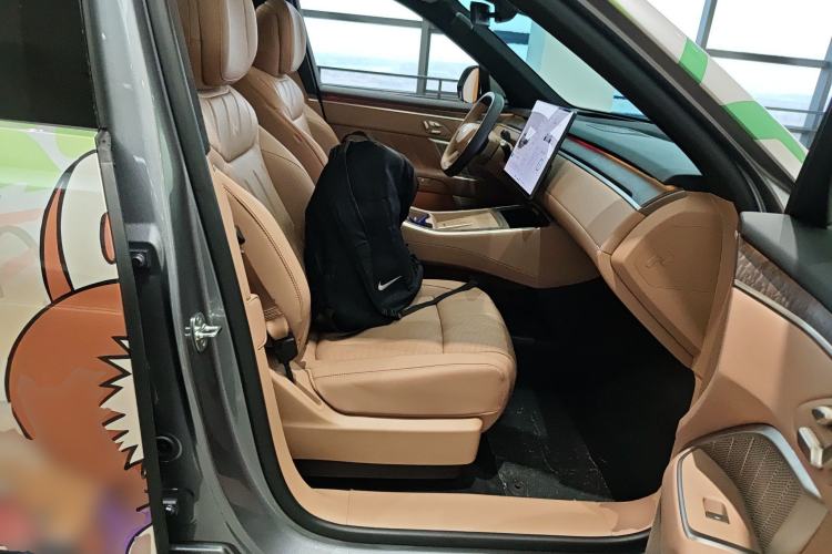 Used ONVO Luxeed L90 2025 Model—Ultra Six-Seater Version
