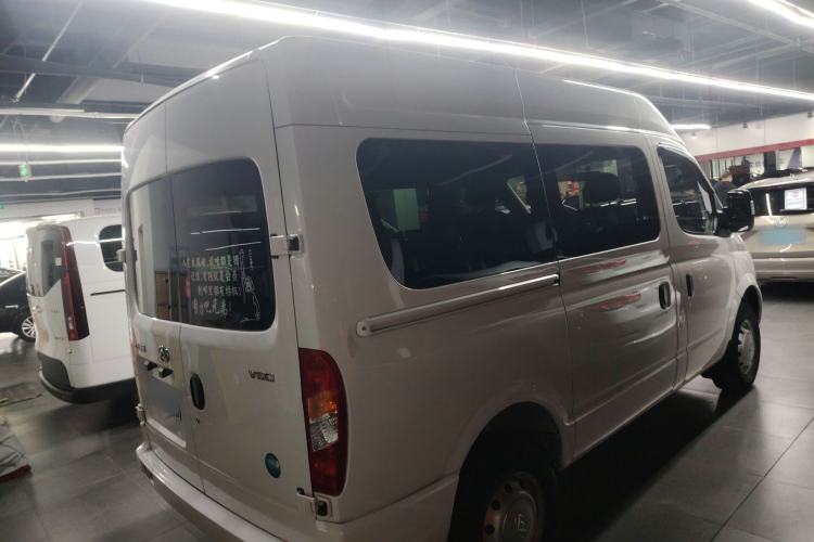 Used SAIC MAXUS Xintu V80 2023 2.0T Manual Classic Aoyuntong Short Wheelbase Mid-Roof 5/6-Seater