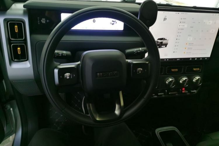 Used  V23 2025 401 Two-Wheel Drive Advanced Edition