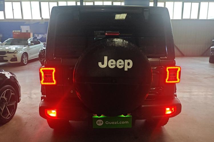 Used  Wrangler 2019 2.0T Sahara Four-Door Brilliant Top Version China VI Emission Standard
