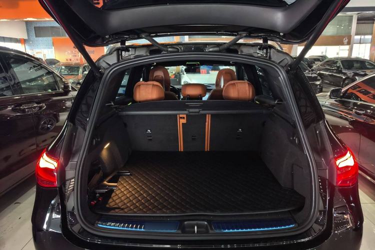 Used Mercedes-Benz GLC 2025 GLC 260 L 4MATIC Luxury Model
