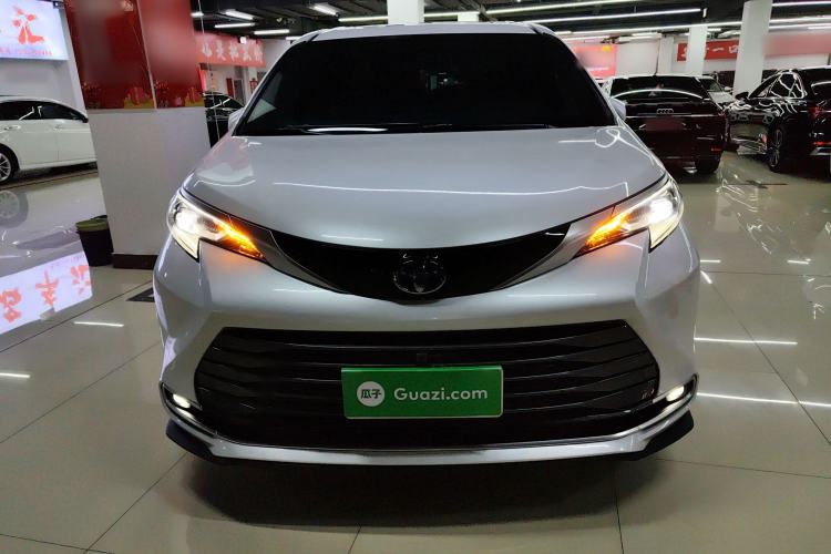 Used Toyota Sienna 2023 2.5L Hybrid Ultimate Edition