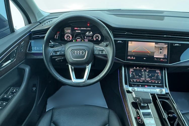 Used Audi Q7 2021 55 TFSI quattro S line Sport model
