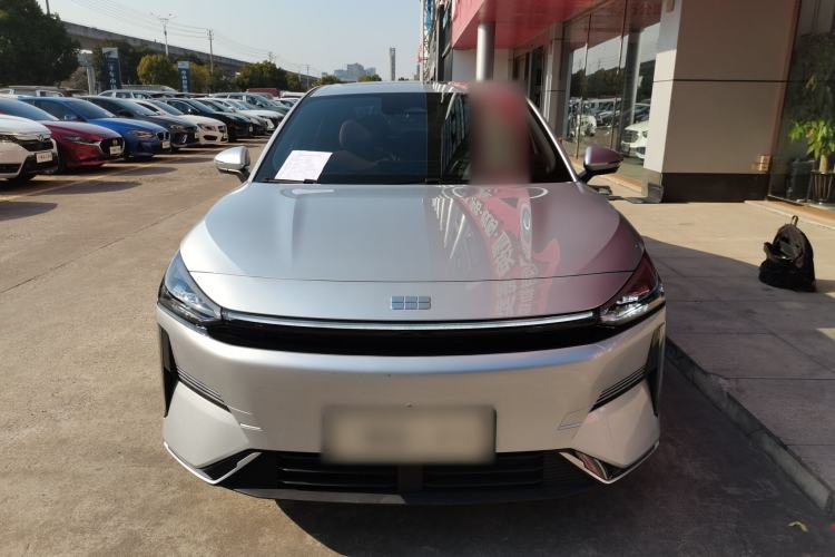 Used  L6 2025 EM-i 140km Starship Edition
