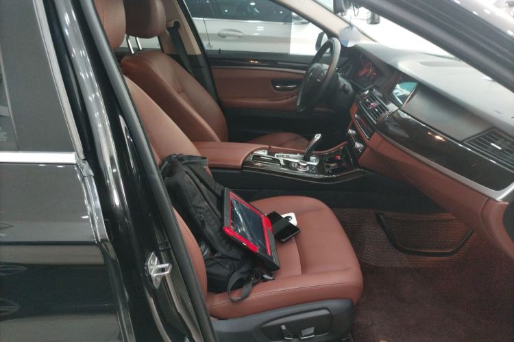 Used BMW 5 Series 2014 525Li Leading Model
