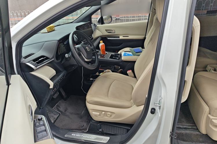 Used Toyota Sienna 2023 2.5L Hybrid Ultimate Edition
