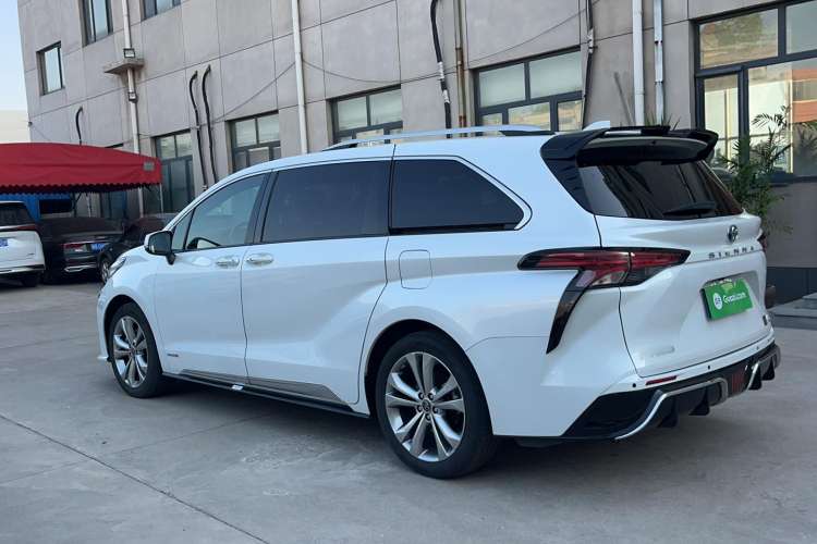 Used Toyota Sienna 2021 2.5L Hybrid Platinum Edition
