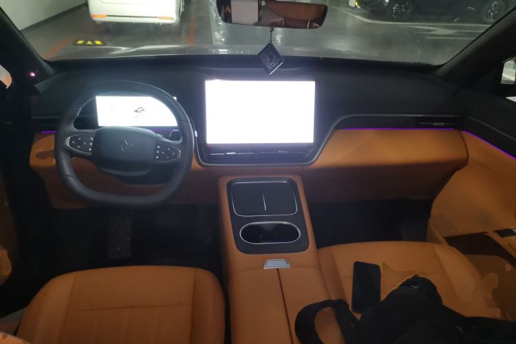 Used Dongfeng eπ eπ008 
