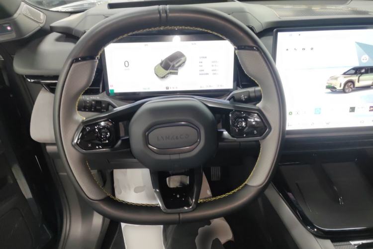 Used Lynk & Co 08 EM-P 2025 220 km All-Wheel-Drive Performance Halo