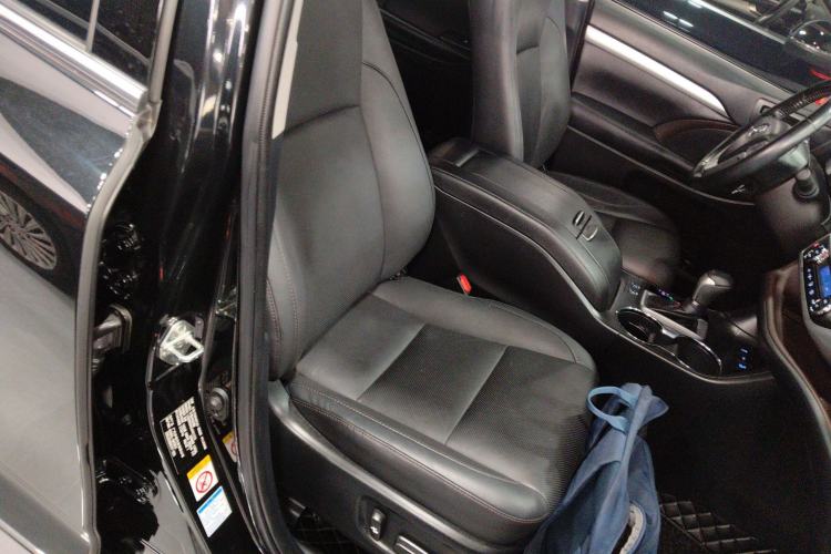 Used Toyota Highlander 2018 2.0T Four-Wheel Drive Luxury Version 7 Seats China VI Standard