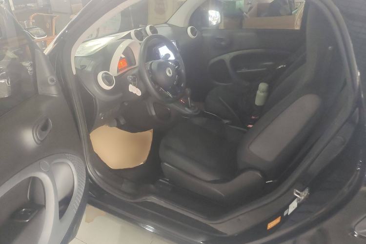 Used  fortwo 2015 1.0L 52 kW hardtop Dynamic version
