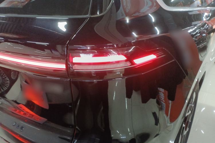 Used  S09 2025 Rear-Drive Ultra
