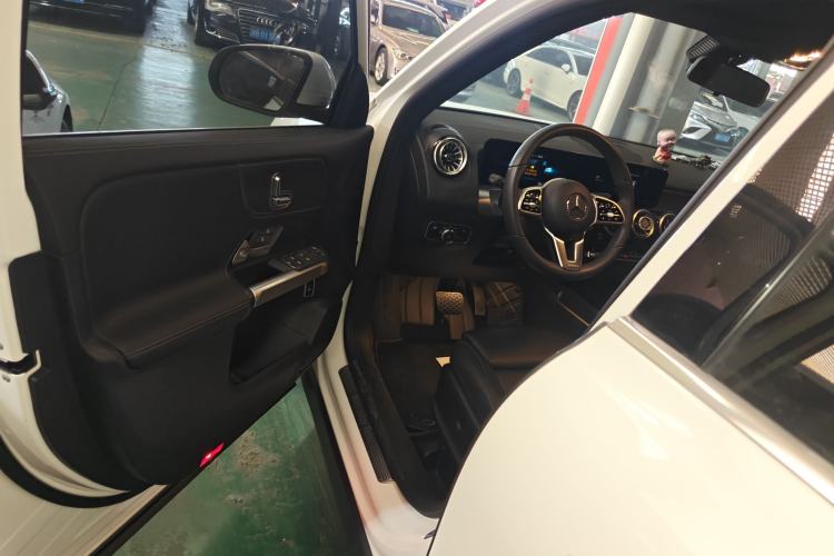 Used Mercedes-Benz GLB 2022 Updated GLB 200 Fashion Edition
