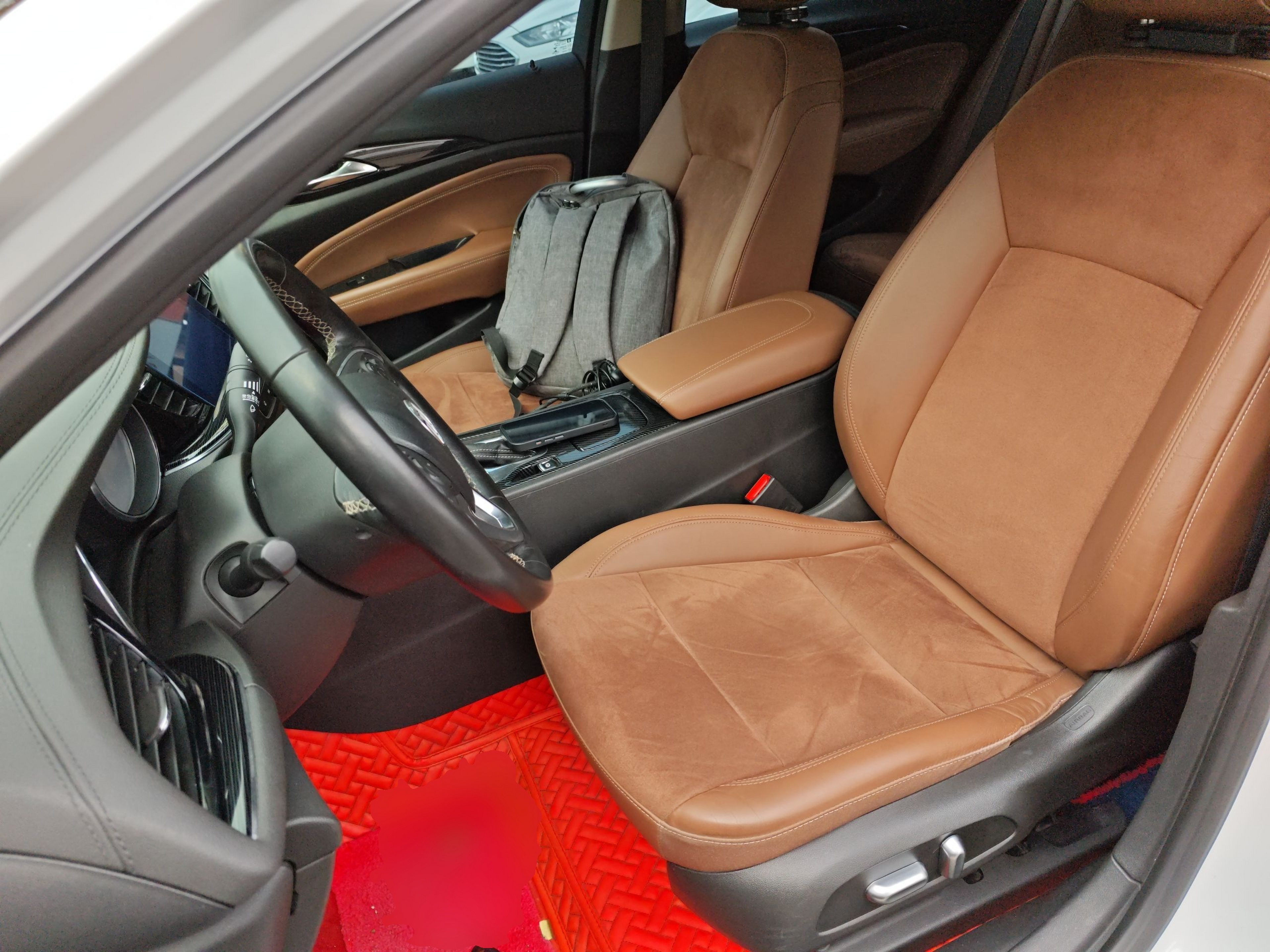 Переднее сиденье в автомобиле