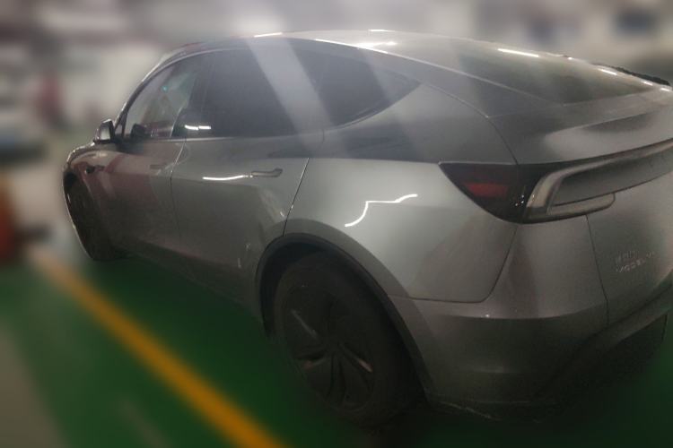 Used Tesla Model Y 2025 Long-Range All-Wheel-Drive Version