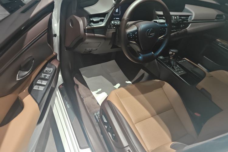 Used Lexus ES 2020 200 Excellence Edition
